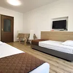 Cabacum Pleasure Beachfront - 50m To And Pool Апартхотел Варна