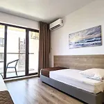 Апартхотел Cabacum Pleasure Beachfront - 50m To And Pool 3*
