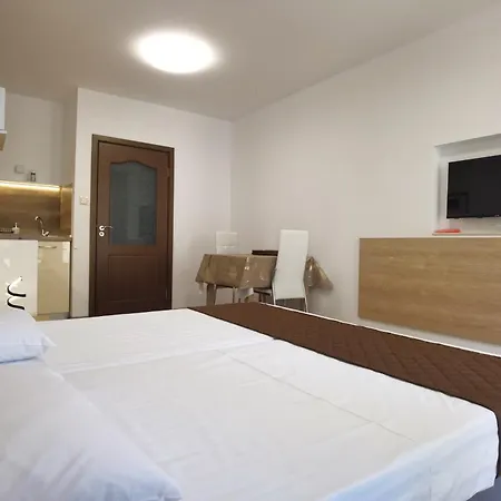 Cabacum Pleasure Beachfront - 50m To And Pool 3* Варна